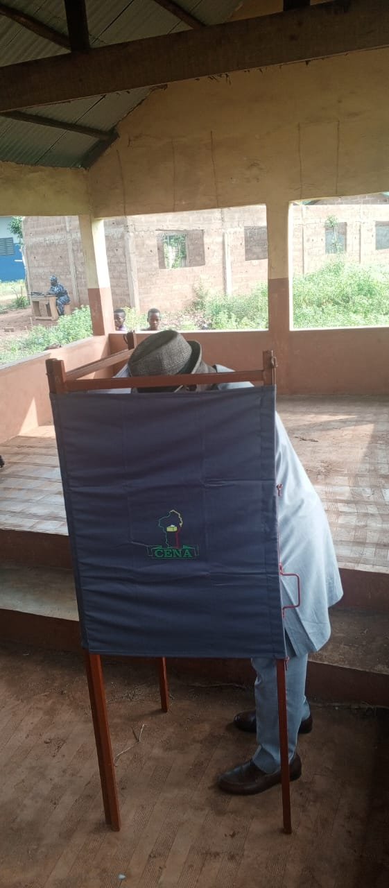 Image supplémentaire pour Louis Vlavonou vote tôt et appelle à une mobilisation massive et à la paix