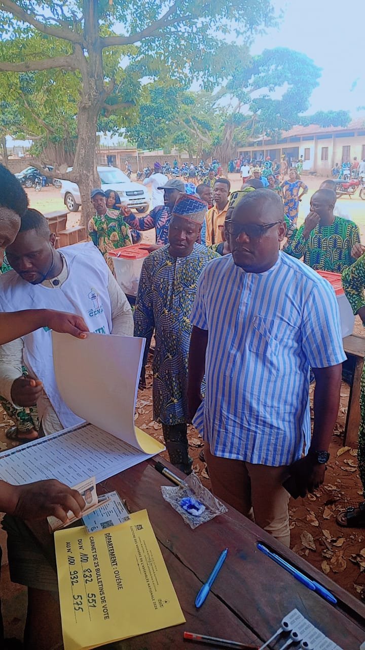 Image supplémentaire pour HOUNKPE Clément accomplit son devoir civique à Porto-Novo