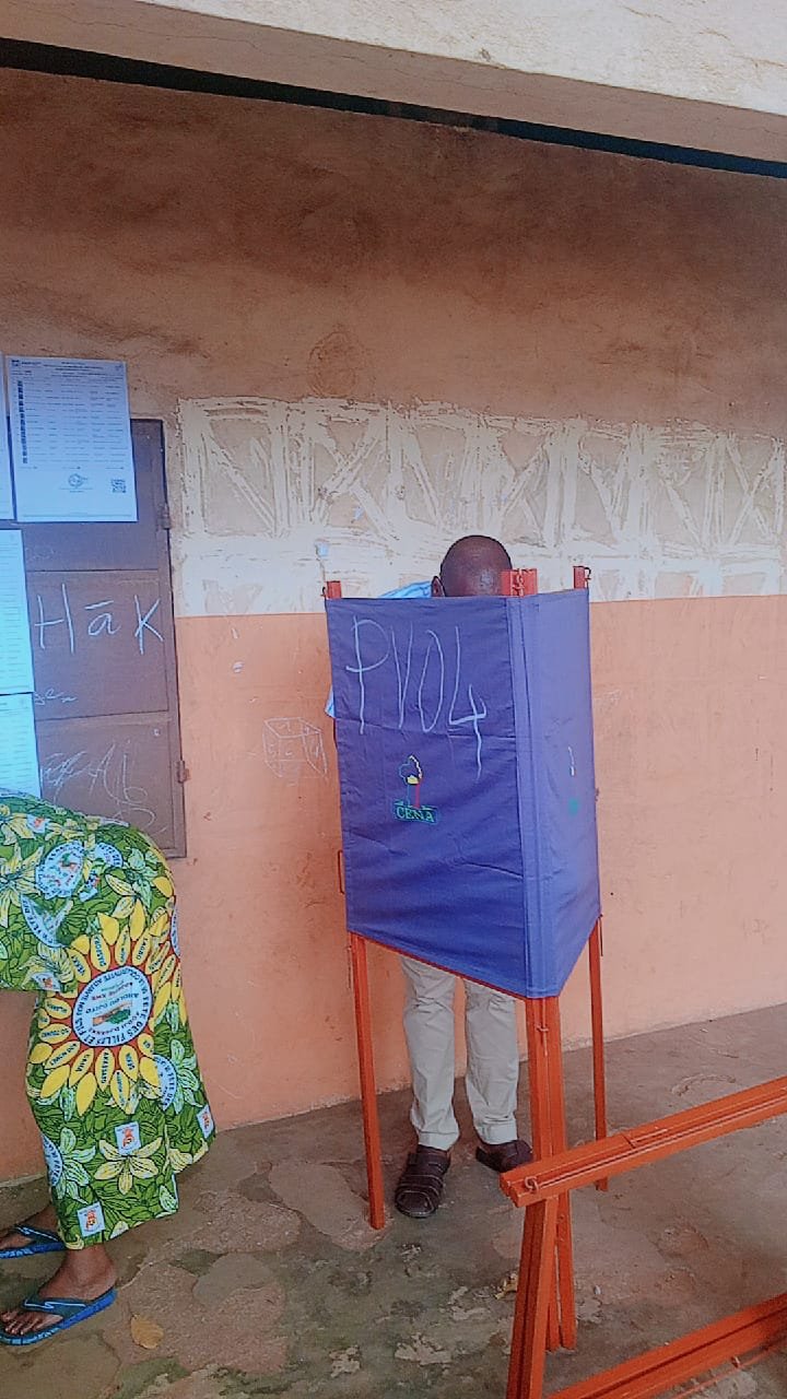 Image supplémentaire pour HOUNKPE Clément accomplit son devoir civique à Porto-Novo