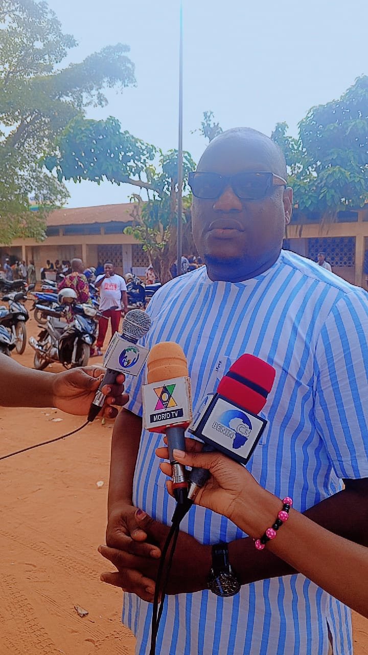 Image supplémentaire pour HOUNKPE Clément accomplit son devoir civique à Porto-Novo