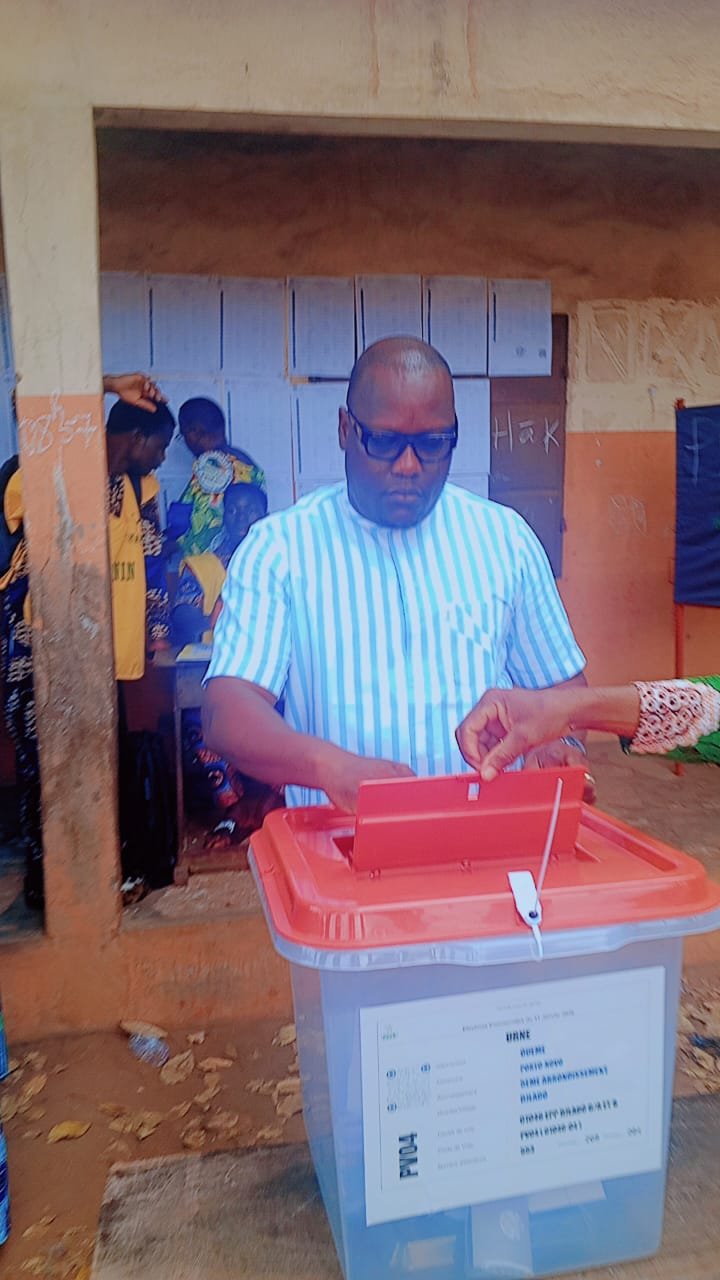 Image supplémentaire pour HOUNKPE Clément accomplit son devoir civique à Porto-Novo