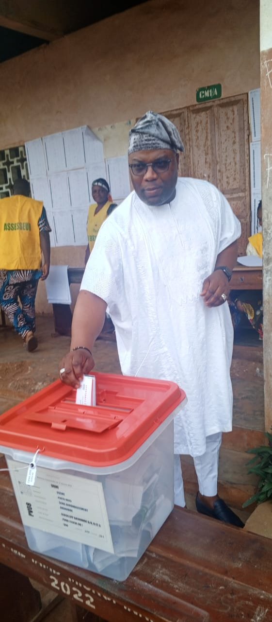 Image supplémentaire pour Le maire Charlemagne Yankoty accomplit son devoir civique et appelle à la paix