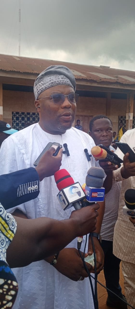 Image supplémentaire pour Le maire Charlemagne Yankoty accomplit son devoir civique et appelle à la paix