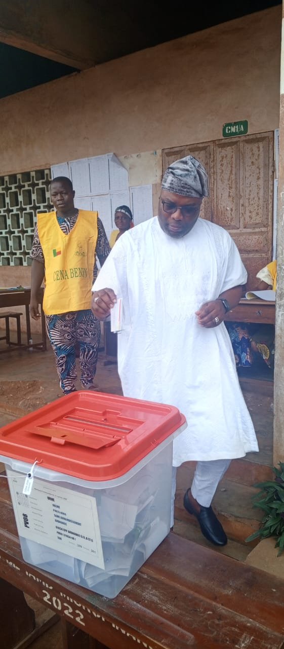 Image supplémentaire pour Le maire Charlemagne Yankoty accomplit son devoir civique et appelle à la paix