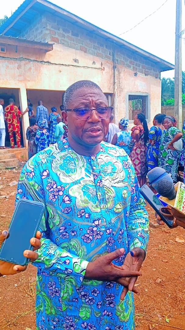 Image supplémentaire pour Le député Augustin Ahouanvoèbla accomplit son devoir civique et appelle à la confiance