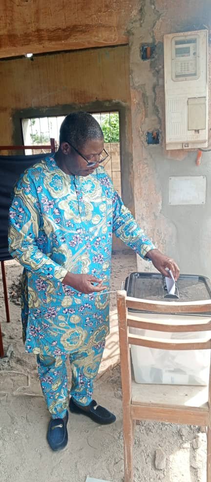 Image supplémentaire pour Le député Augustin Ahouanvoèbla accomplit son devoir civique et appelle à la confiance