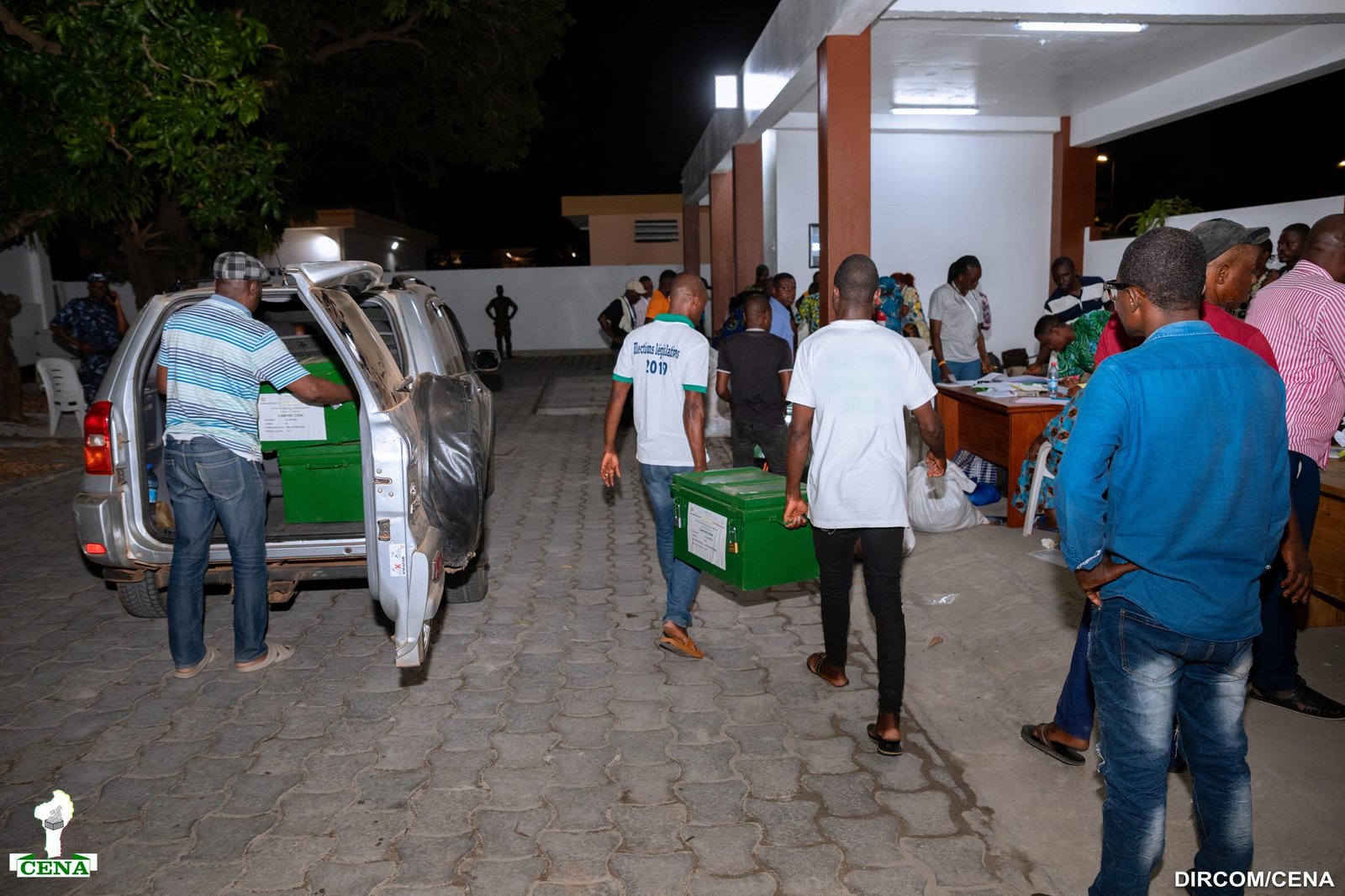 Image supplémentaire pour Le président de la CENA reçoit une délégation de la CEDEAO