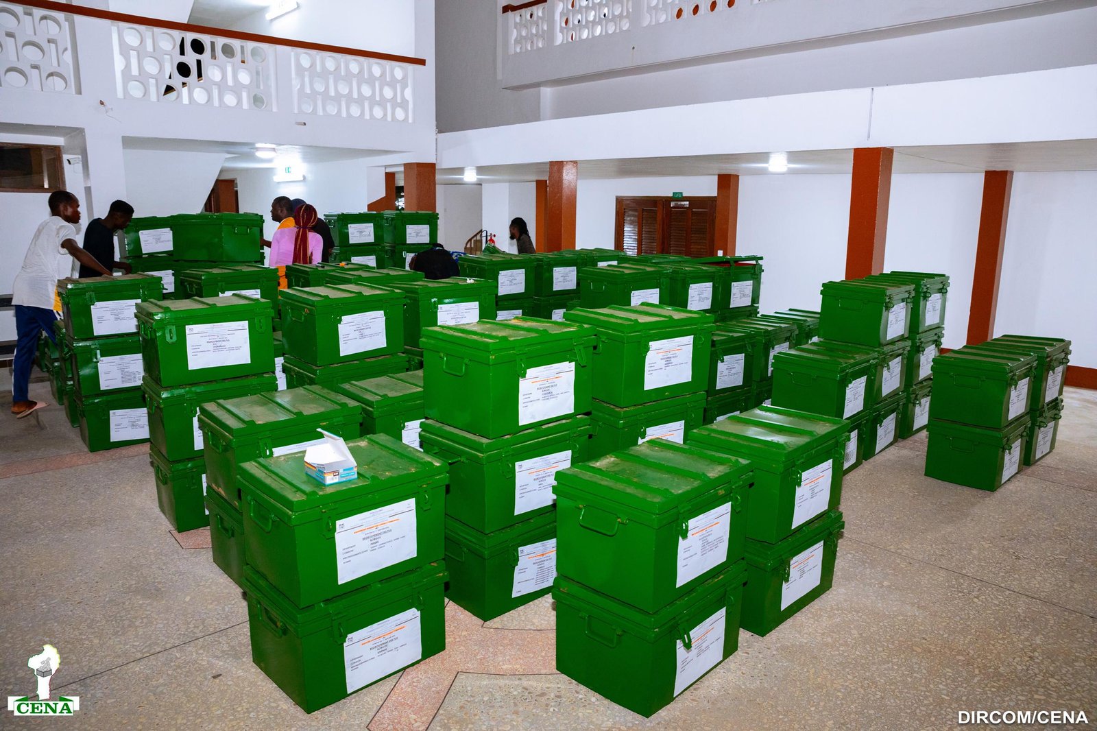 Image supplémentaire pour Le président de la CENA reçoit une délégation de la CEDEAO