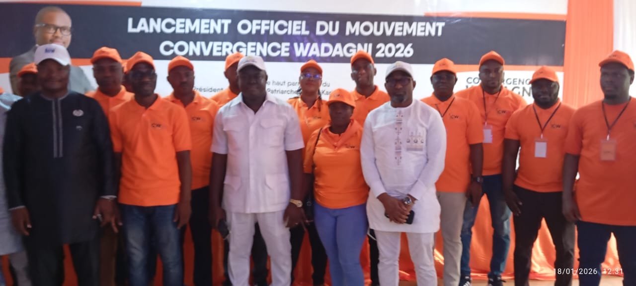 Image supplémentaire pour Le fan-club Romuald WADAGNI aux côtés de ses camarades de lutte