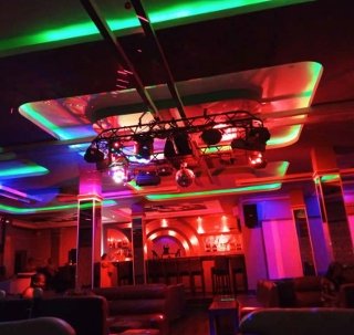 Image supplémentaire pour Les adresses les plus en vue ont vibré au rythme de l’amour