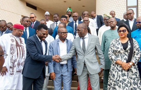 Image supplémentaire pour Machine électorale en ordre