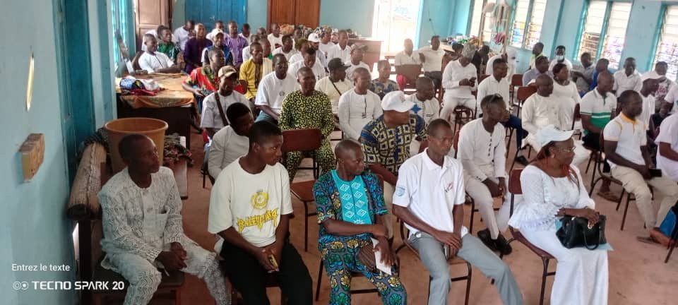 Image supplémentaire pour La coordination départementale du fan-club Romuald WADAGNI en mission à Athiémé