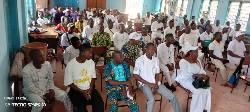 Image supplémentaire pour La coordination départementale du fan-club Romuald WADAGNI en mission à Athiémé