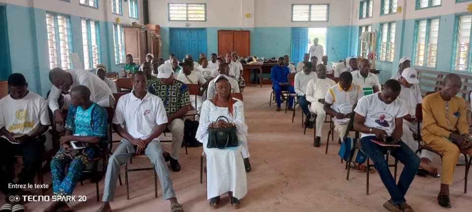 Image supplémentaire pour La coordination départementale du fan-club Romuald WADAGNI en mission à Athiémé