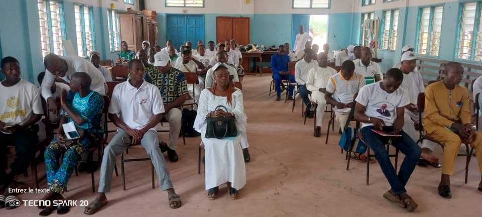 Image supplémentaire pour La coordination départementale du fan-club Romuald WADAGNI en mission à Athiémé