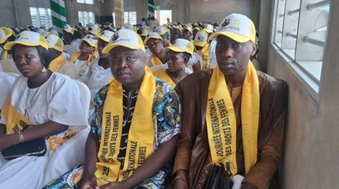 Image supplémentaire pour Les Amazones du fan-club Romuald WADAGNI en démonstration de mobilisation