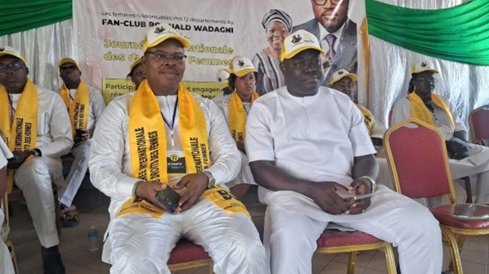 Image supplémentaire pour Les Amazones du fan-club Romuald WADAGNI en démonstration de mobilisation