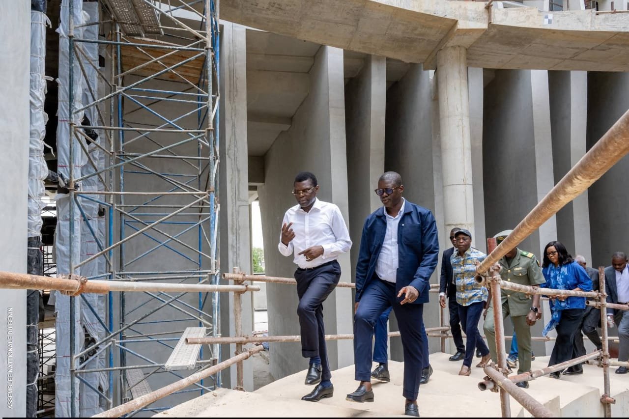Image supplémentaire pour Djogbénou inspecte le futur siège du Parlement