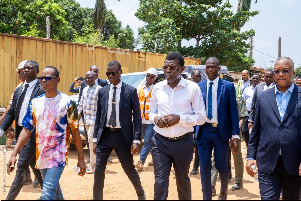 Image supplémentaire pour Djogbénou inspecte le futur siège du Parlement
