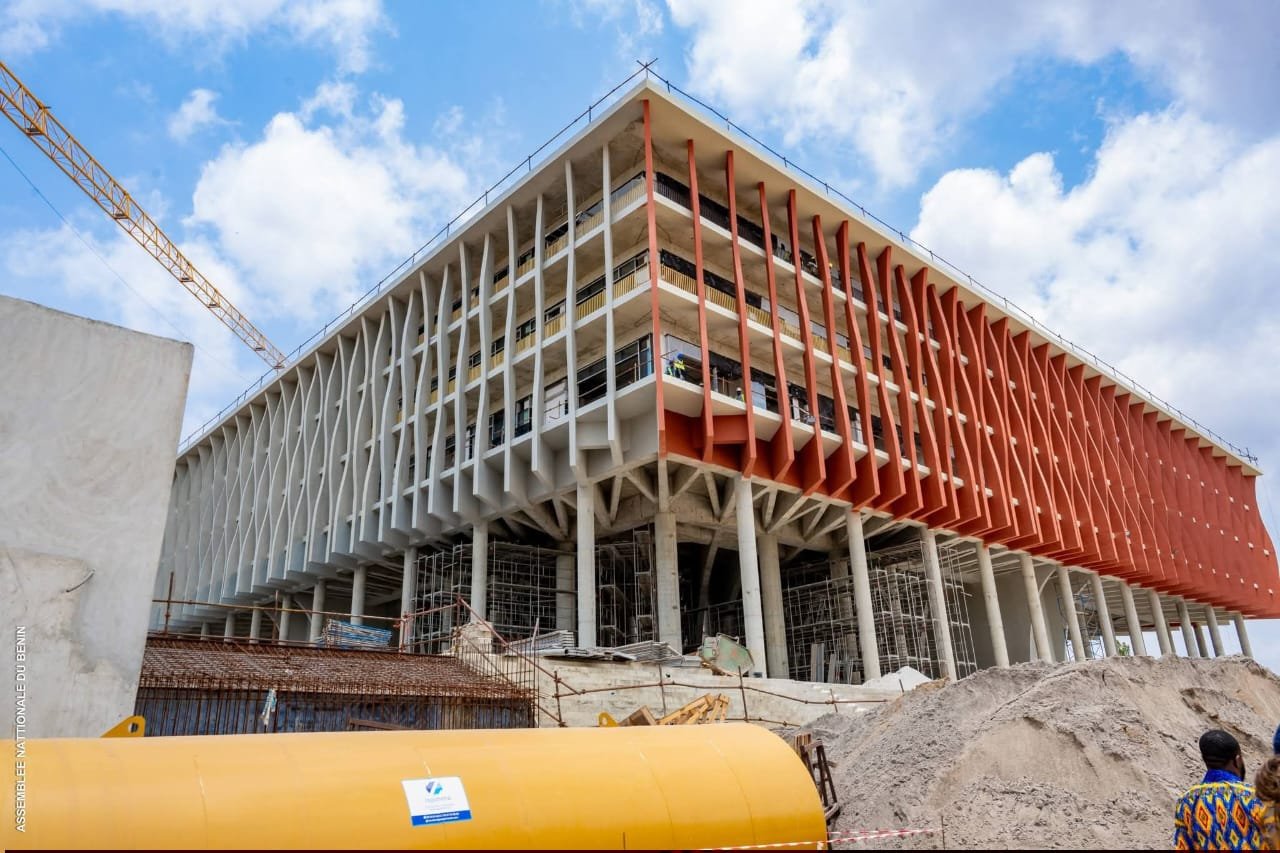 Image supplémentaire pour Djogbénou inspecte le futur siège du Parlement