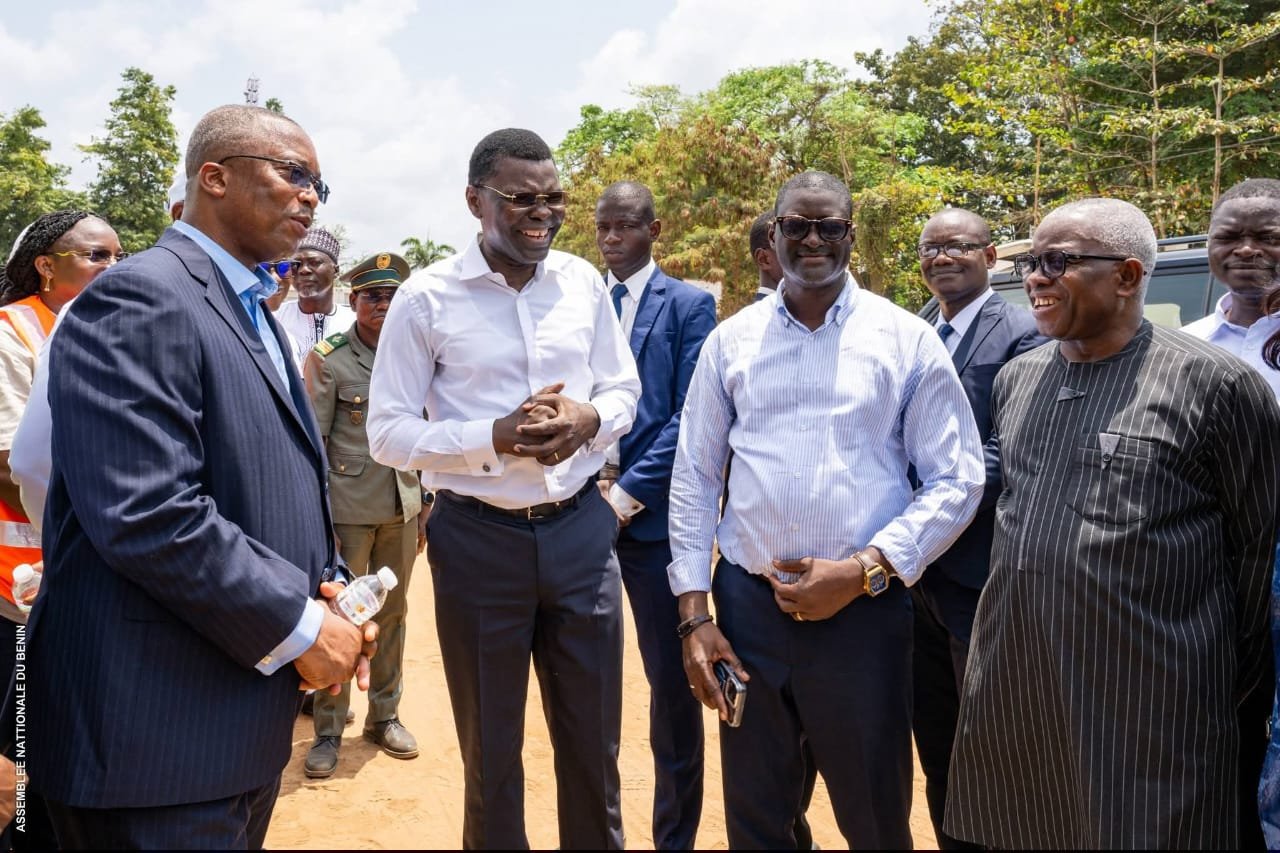 Image supplémentaire pour Djogbénou inspecte le futur siège du Parlement
