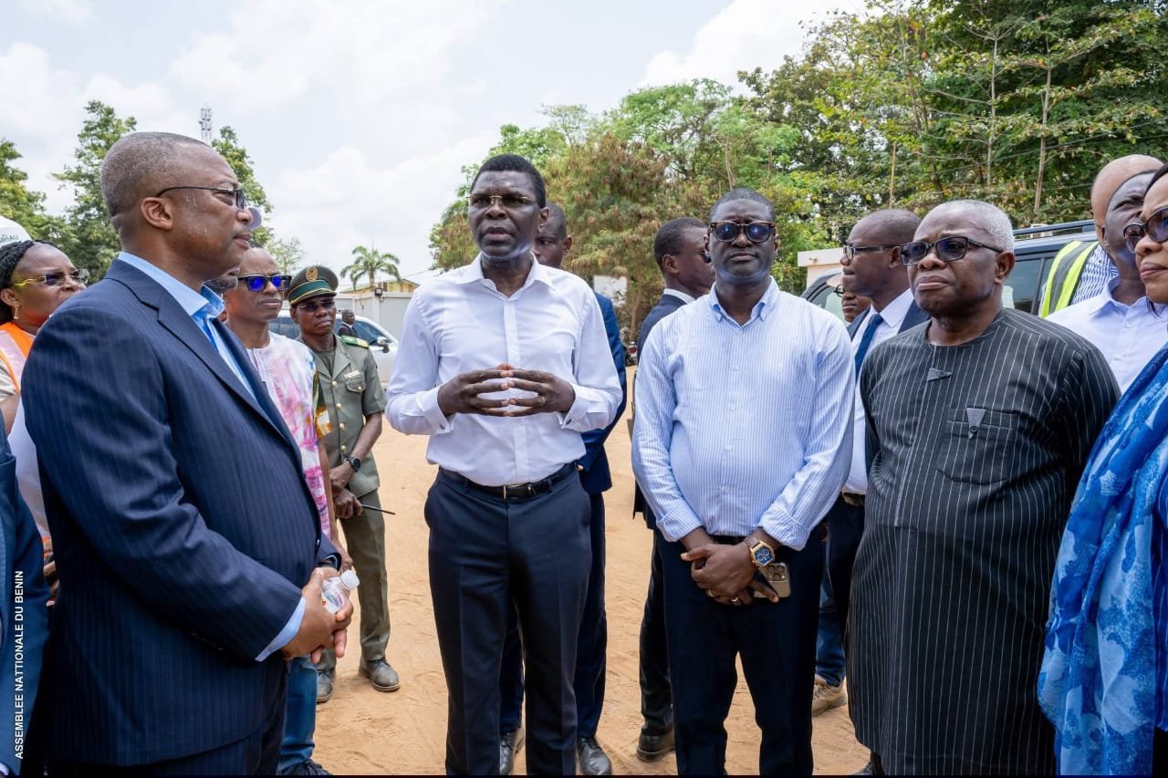 Image supplémentaire pour Djogbénou inspecte le futur siège du Parlement