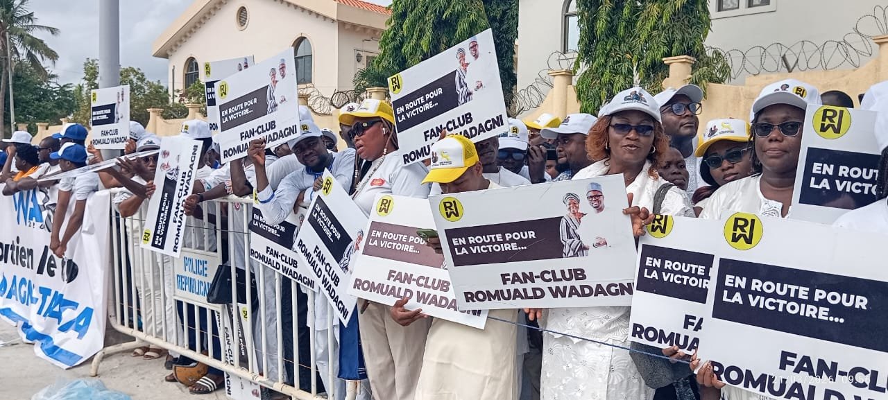 Image supplémentaire pour Le fan-club Romuald WADAGNI fait une mobilisation terrible