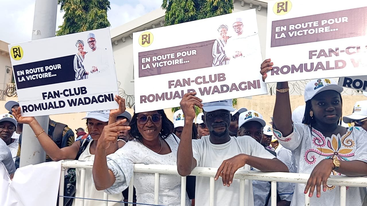 Image supplémentaire pour Le fan-club Romuald WADAGNI fait une mobilisation terrible