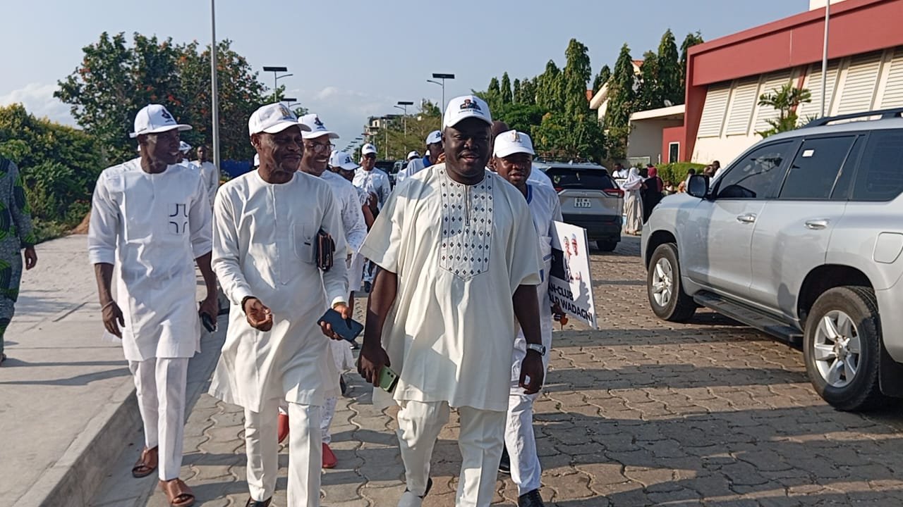 Image supplémentaire pour Le fan-club Romuald WADAGNI fait une mobilisation terrible