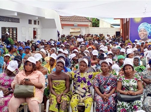 Image supplémentaire pour Le fan-club Romuald WADAGNI en renfort à Benoîte HOUNMENOU