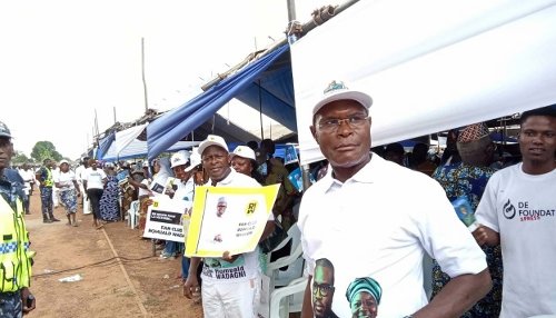 Image supplémentaire pour Le fan-club Romuald WADAGNI impressionne à Tchaourou, Savè, Savalou et Dassa