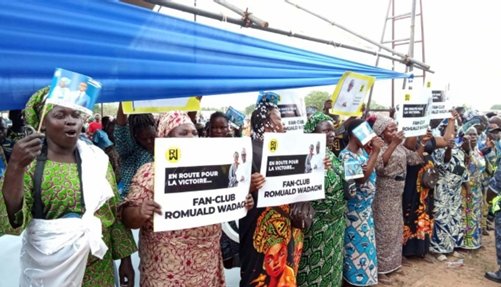 Image supplémentaire pour Le fan-club Romuald WADAGNI impressionne à Tchaourou, Savè, Savalou et Dassa