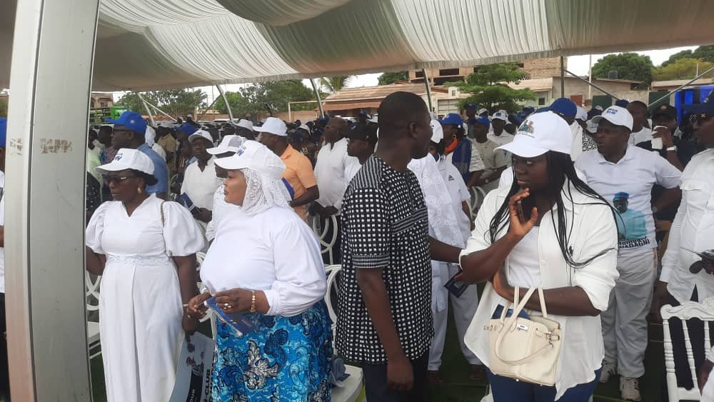 Image supplémentaire pour Le fan-club RoW en première ligne pour un accueil triomphal