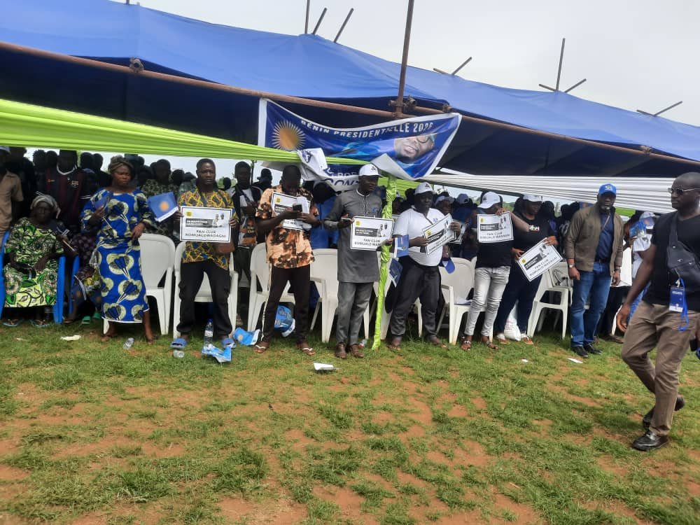 Image supplémentaire pour Le fan-club RoW et les mouvements de soutien omniprésents