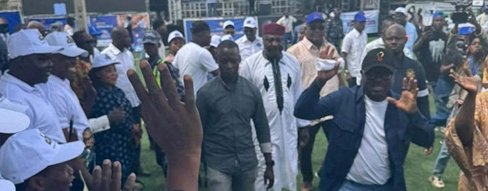 Image supplémentaire pour Le duo Wadagni–Talata accueilli par un fan-club fortement mobilisé