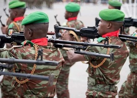 34 jeunes officiers accèdent à de nouveaux grades