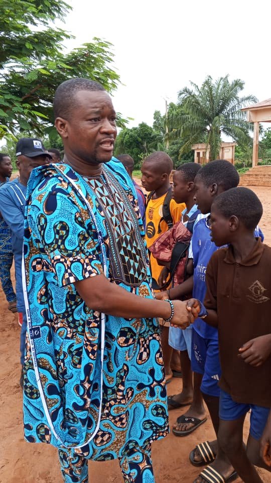 Image supplémentaire pour Nestor NOUTAÏ récompense les collèges champions
