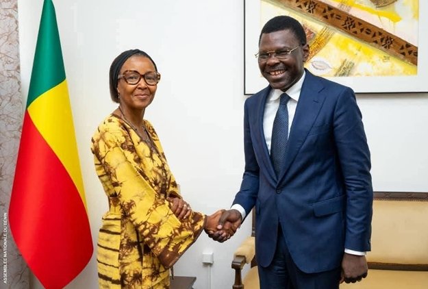 Joseph Djogbénou à l'écoute