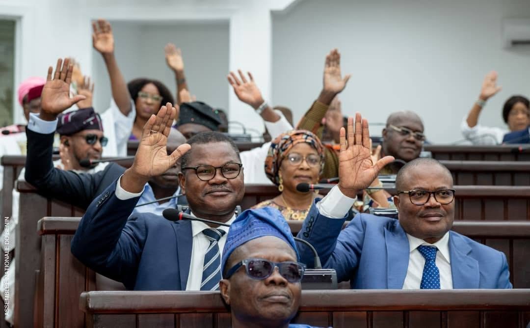 Image supplémentaire pour Joseph Djogbénou fait adopter un budget social de 4 148 milliards FCFA