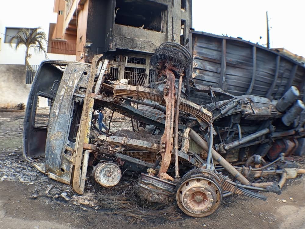 Un violent incendie ravage plusieurs sites à Porto-Novo
