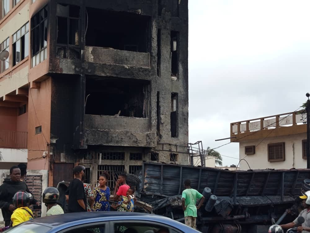Image supplémentaire pour Un violent incendie ravage plusieurs sites à Porto-Novo