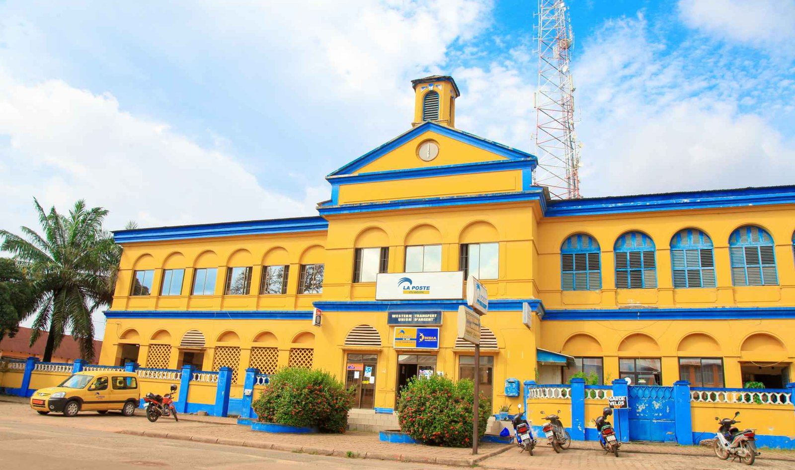 La Poste du Bénin ouvre 20 postes de conducteurs de bus