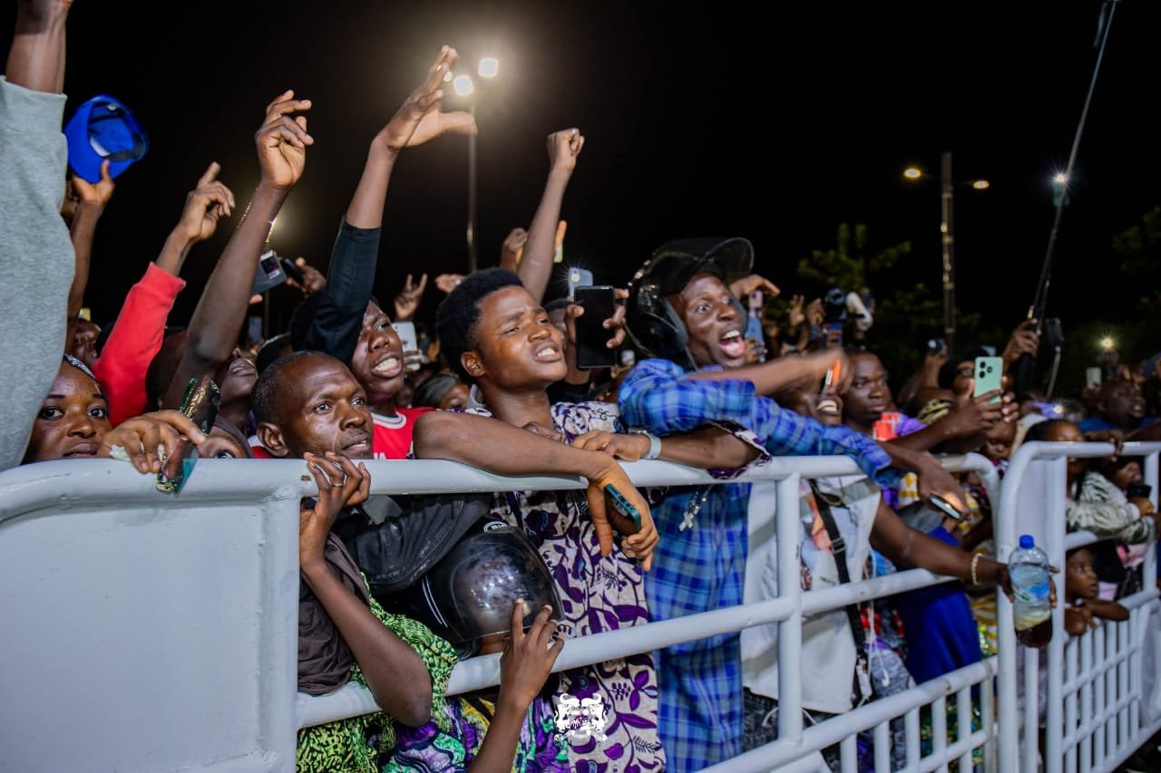 Image supplémentaire pour La jeune artiste béninoise a été chaleureusement accueillie à Cotonou après son sacre