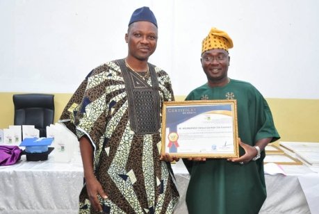 Elie Constantin Hounzandji distingué « Talent en Or »