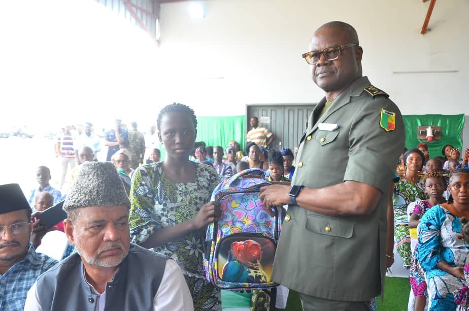 Image supplémentaire pour Plus de 1 000 orphelins reçoivent des kits à Cotonou