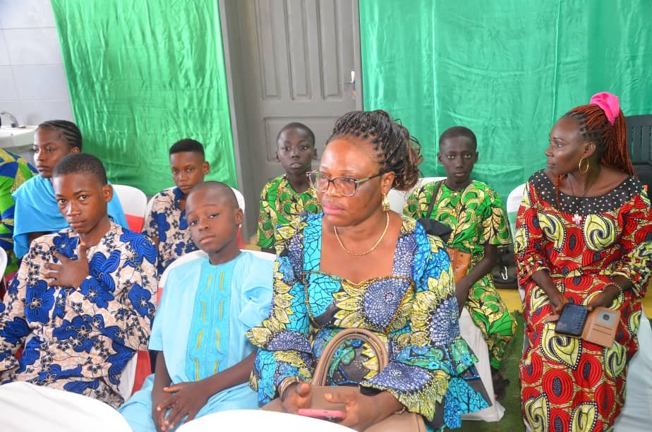 Image supplémentaire pour Plus de 1 000 orphelins reçoivent des kits à Cotonou