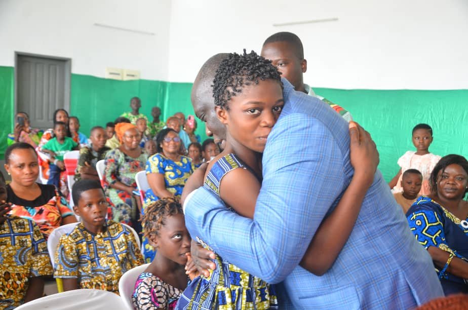Image supplémentaire pour Plus de 1 000 orphelins reçoivent des kits à Cotonou