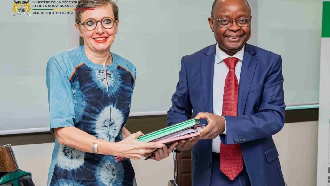 Janvier Yahouédéhou accélère la transformation des 77 communes du Bénin