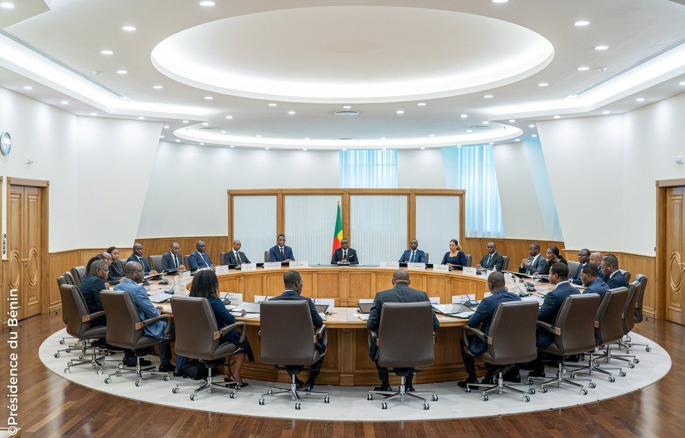 CONSEIL DES MINISTRES : UNE VASTE VAGUE DE NOMINATIONS DANS L’ADMINISTRATION BÉNINOISE