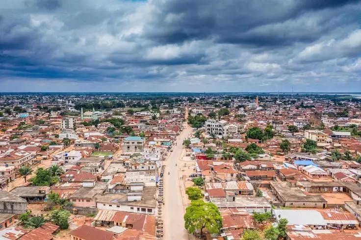 CAPITALE POLITIQUE DU BÉNIN : PORTO-NOVO, SI LES PARTIS POLITIQUES MONTRAIENT AUSSI LA VOIE ?